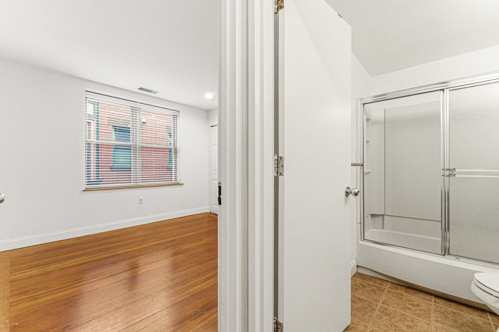 111 Gainsborough St # 401