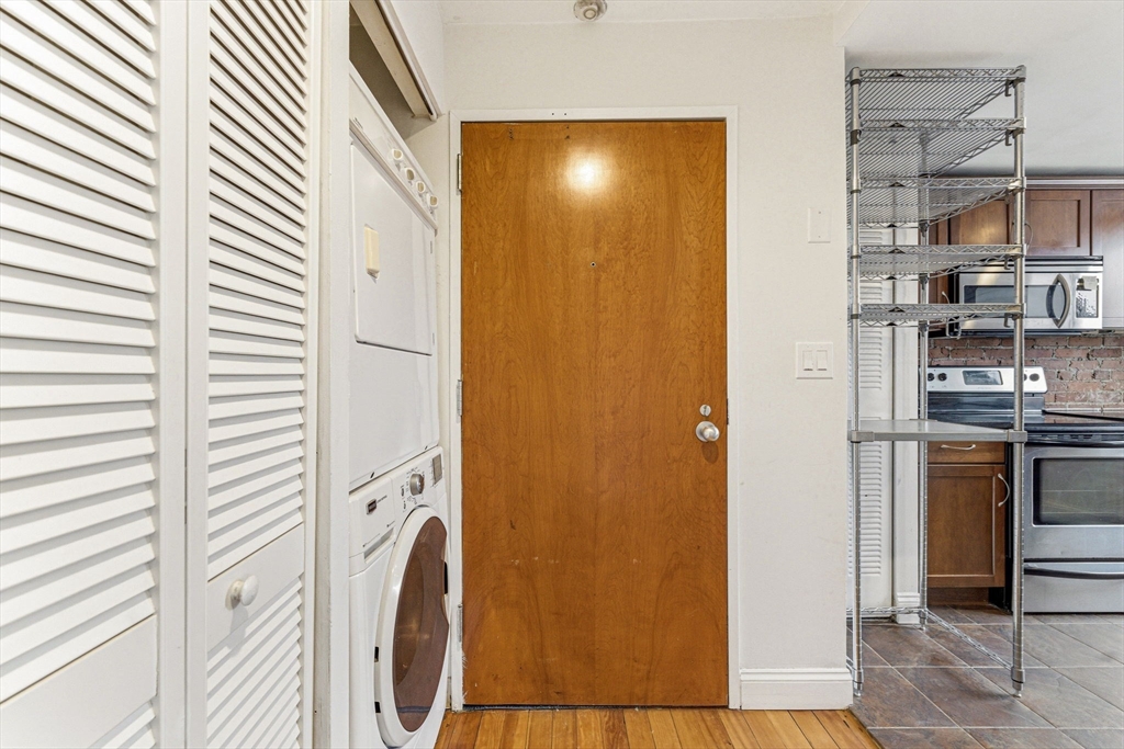 111 Gainsborough St # 401
