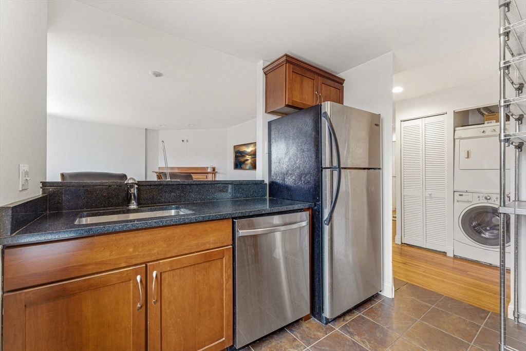 111 Gainsborough St # 401