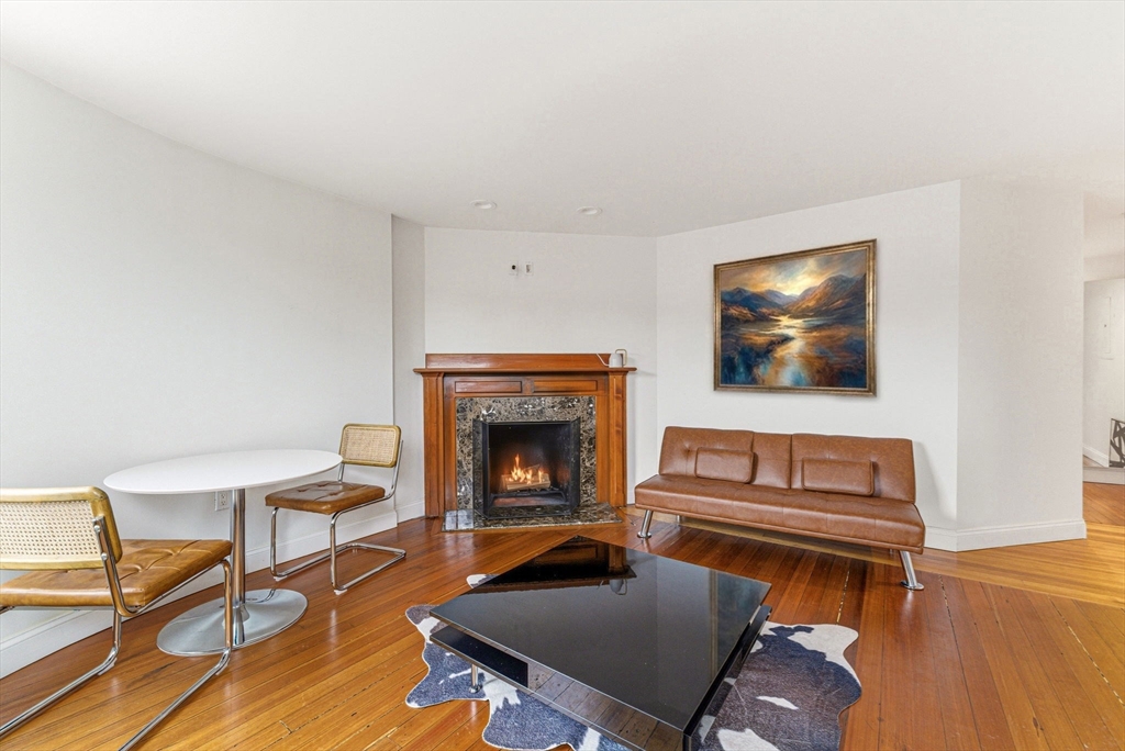111 Gainsborough St # 401