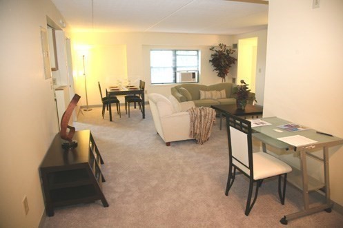 108 Peterborough St. # 4F