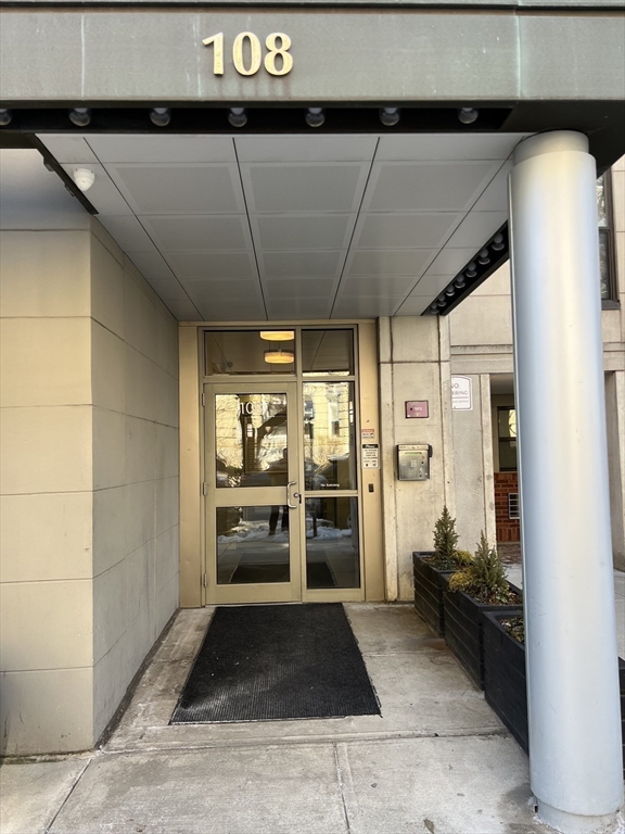 108 Peterborough St. # 4F