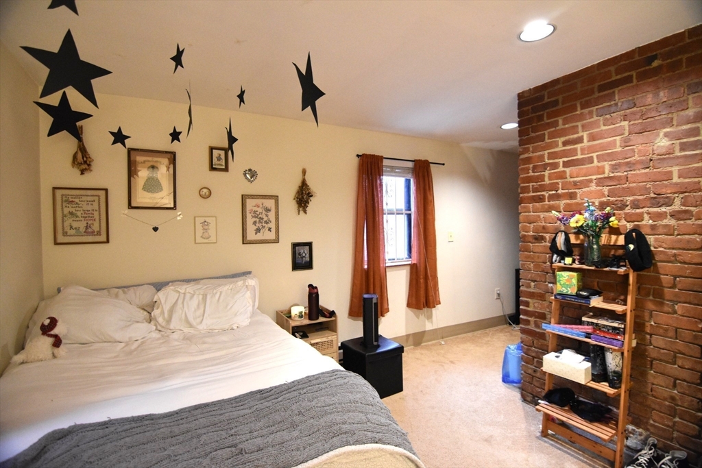 111 Gainsborough Street # 005