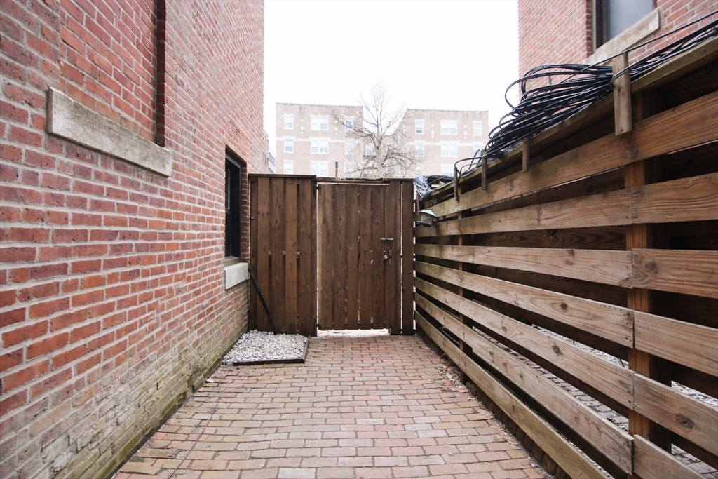 111 Gainsborough Street # 005