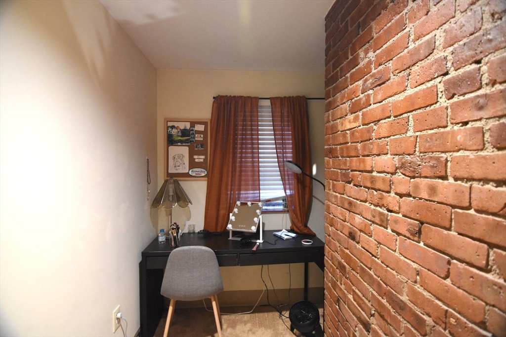 111 Gainsborough Street # 005