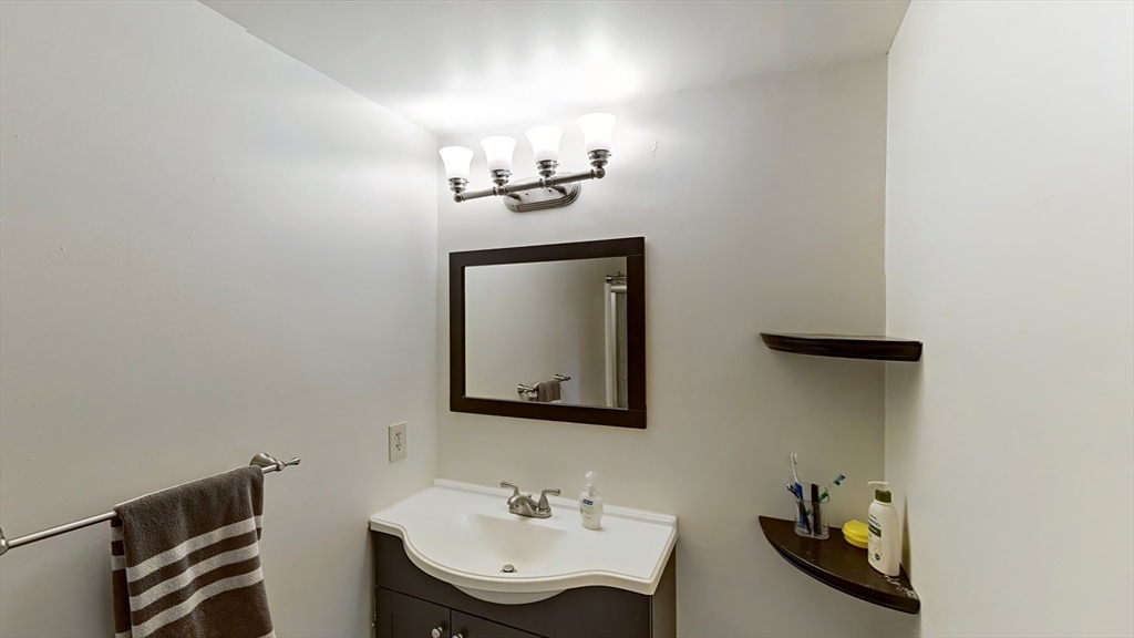 111 Gainsborough Street # 005