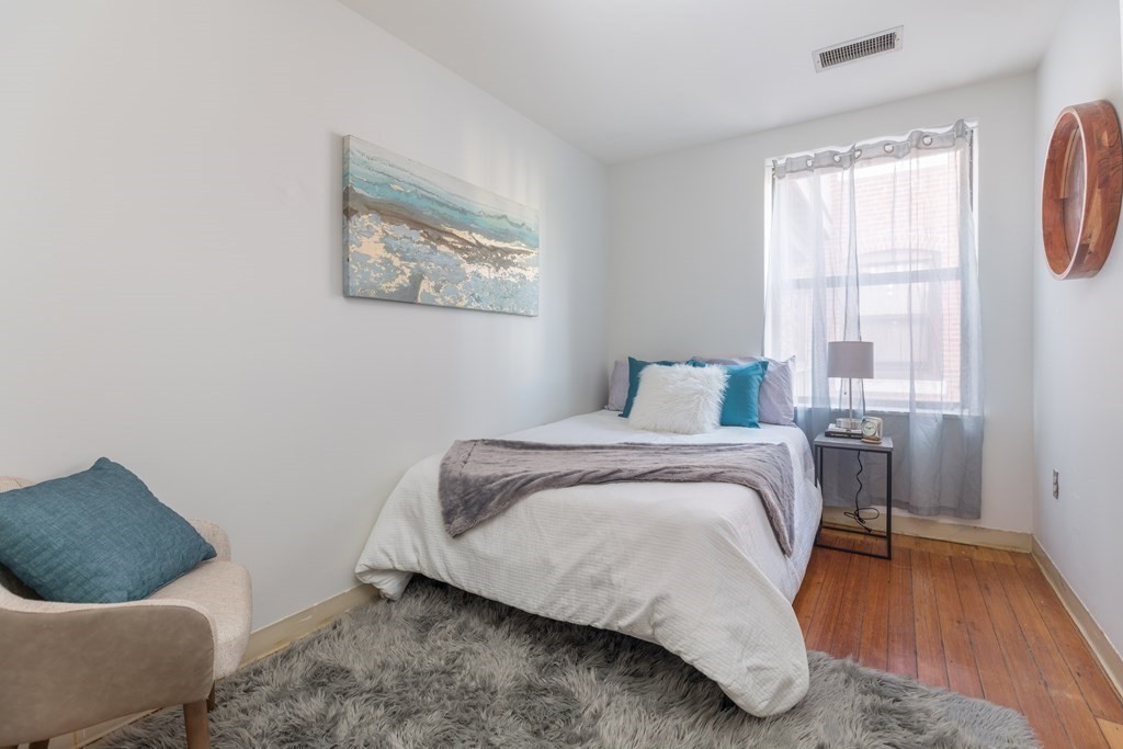 111 Gainsborough St # 308