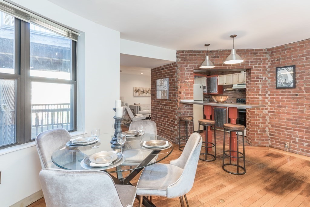 111 Gainsborough St # 308
