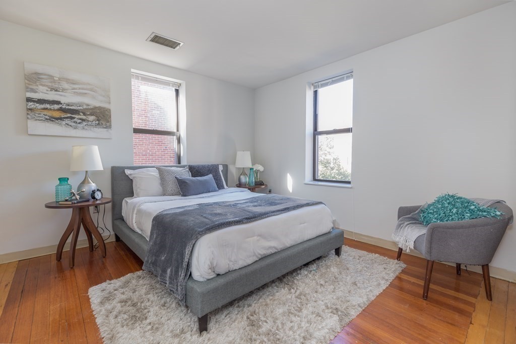 111 Gainsborough St # 308