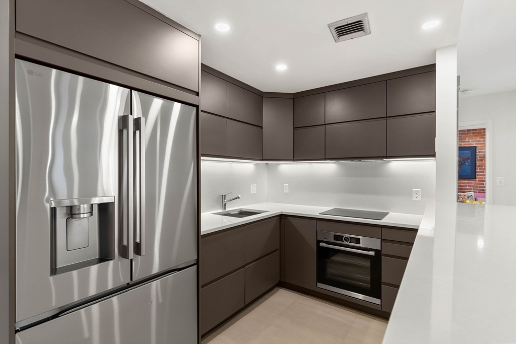 84 Gainsborough St # 303W