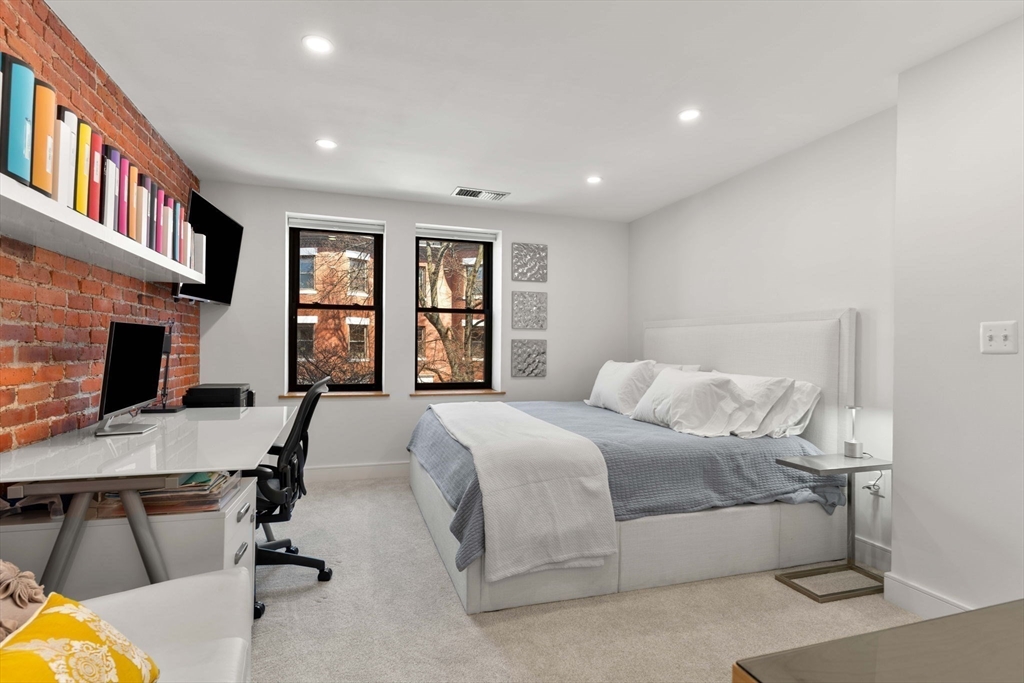 84 Gainsborough St # 303W