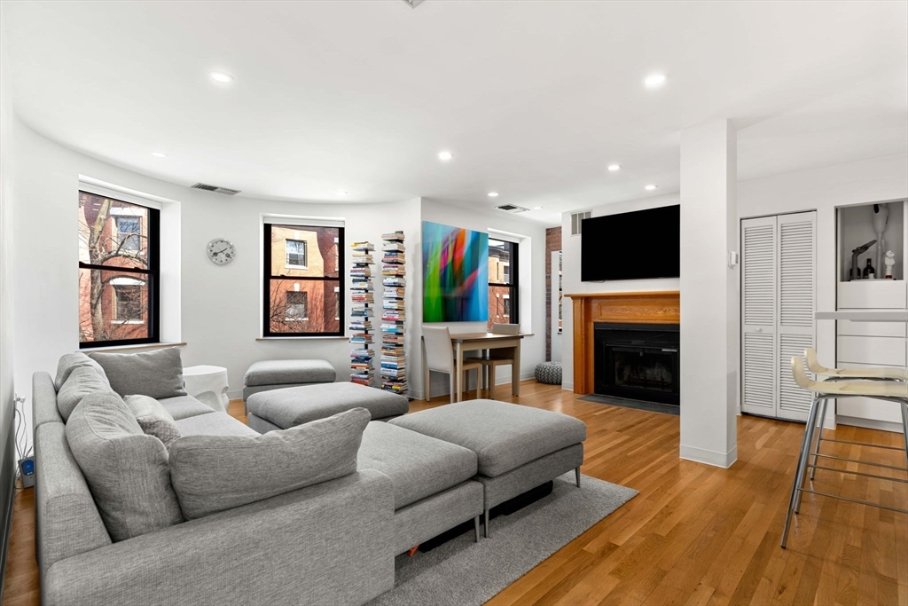 84 Gainsborough St # 303W