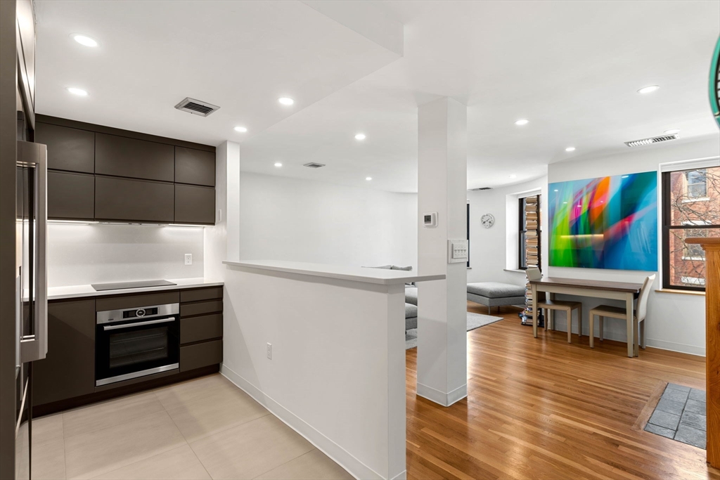 84 Gainsborough St # 303W