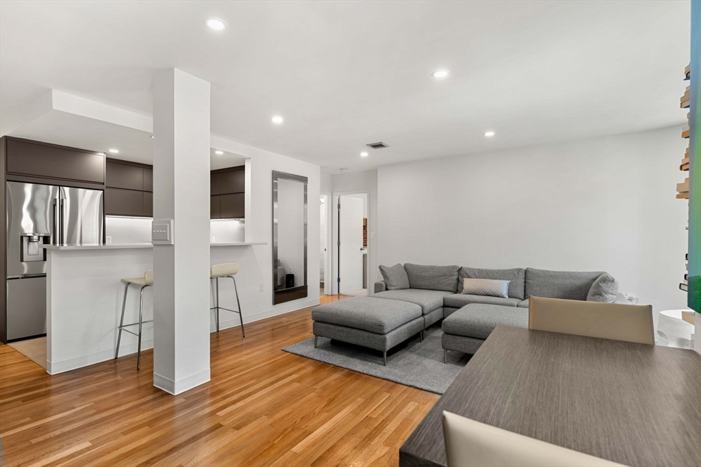 84 Gainsborough St # 303W