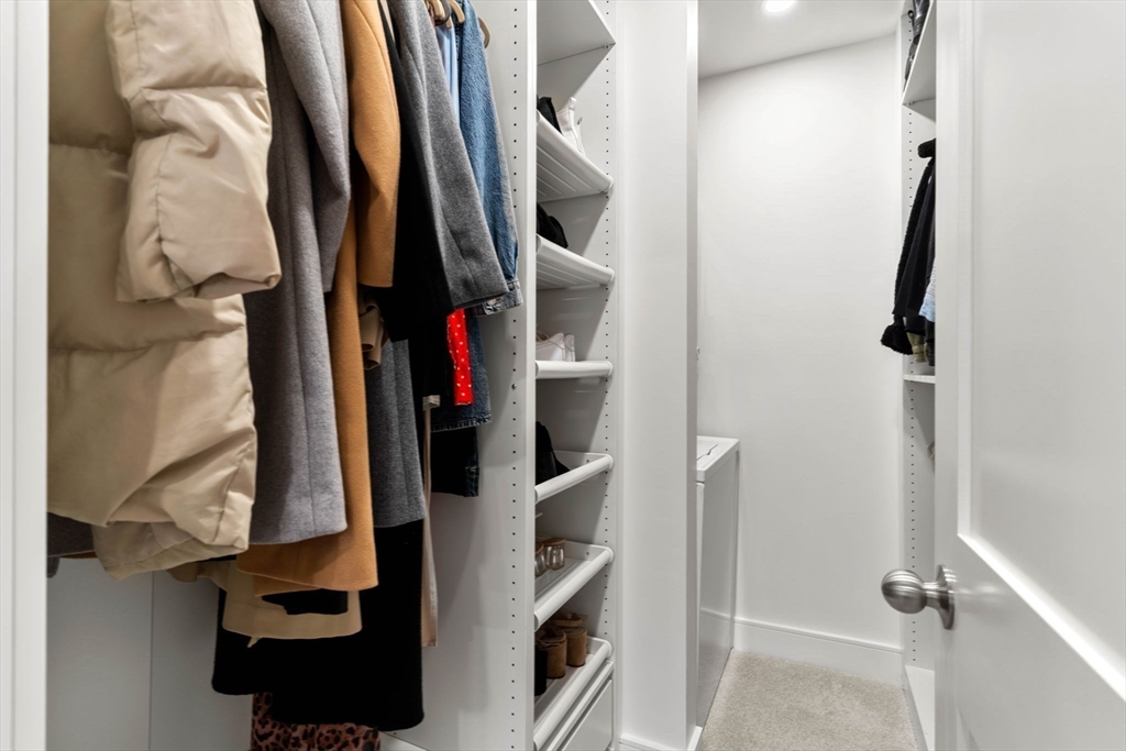 84 Gainsborough St # 303W