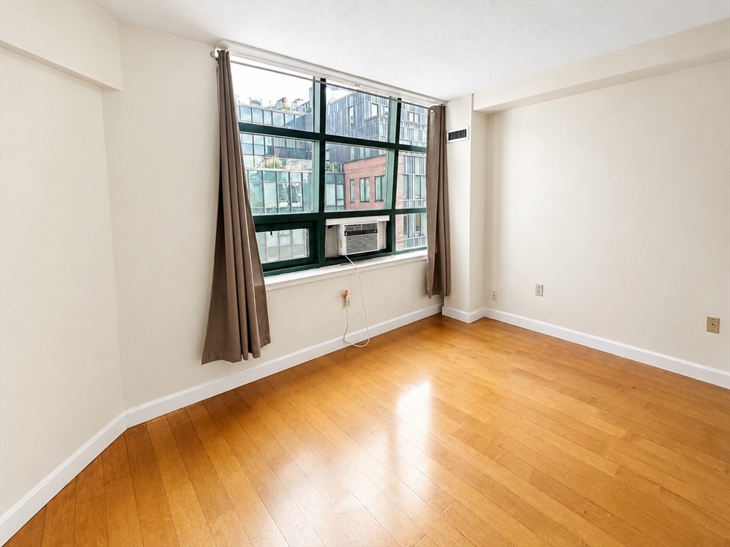 108 Peterborough Street # 7E