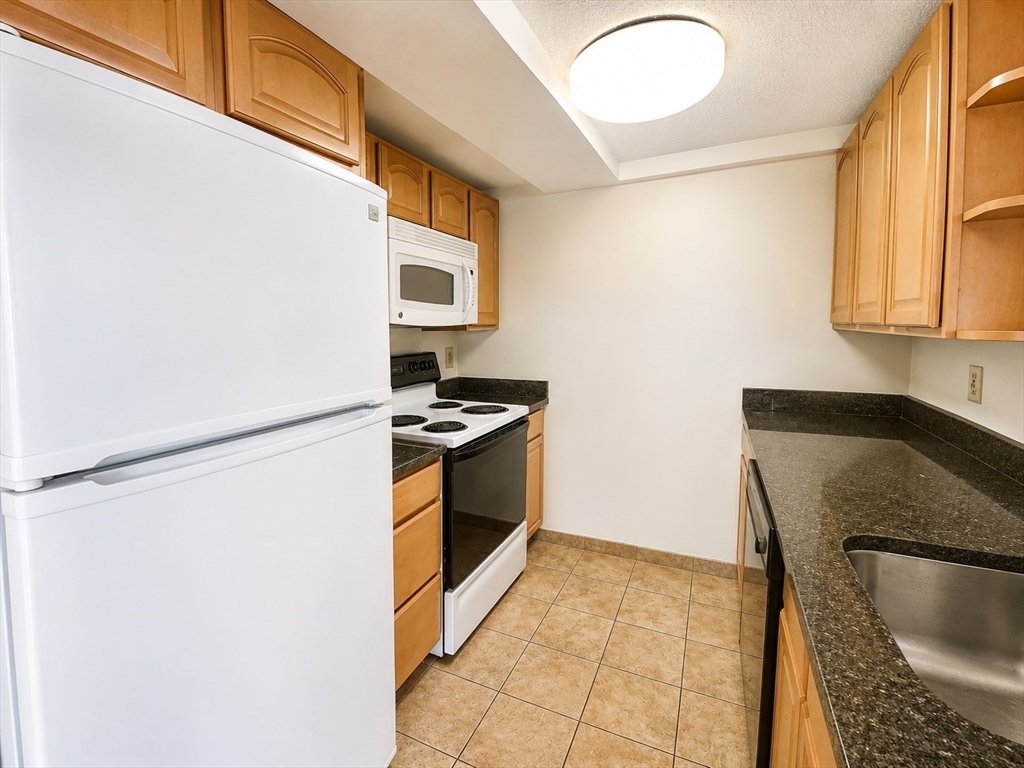 108 Peterborough Street # 7E