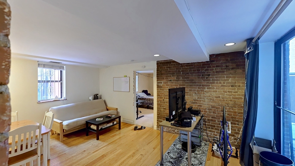 111 Gainsborough St. # 005