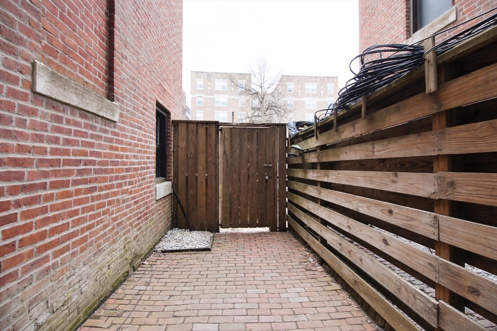 111 Gainsborough St. # 005
