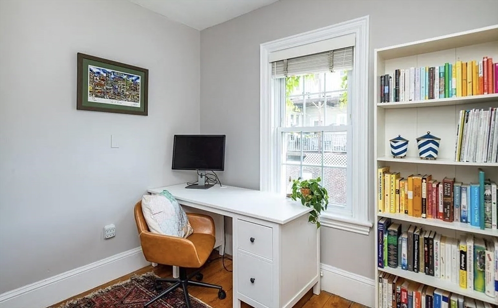 262 W 5th St