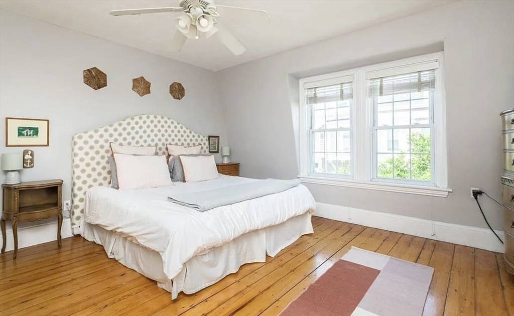 262 W 5th St