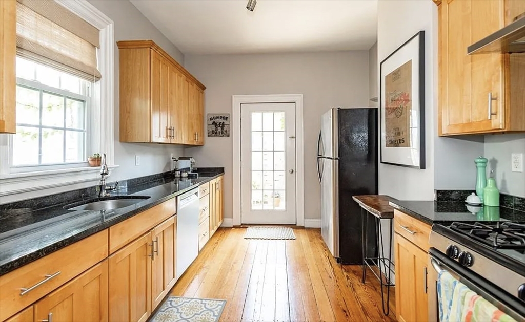 262 W 5th St