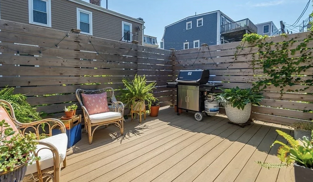 262 W 5th St