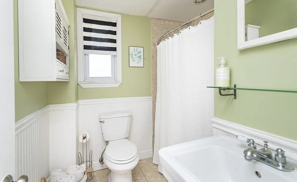 262 W 5th St