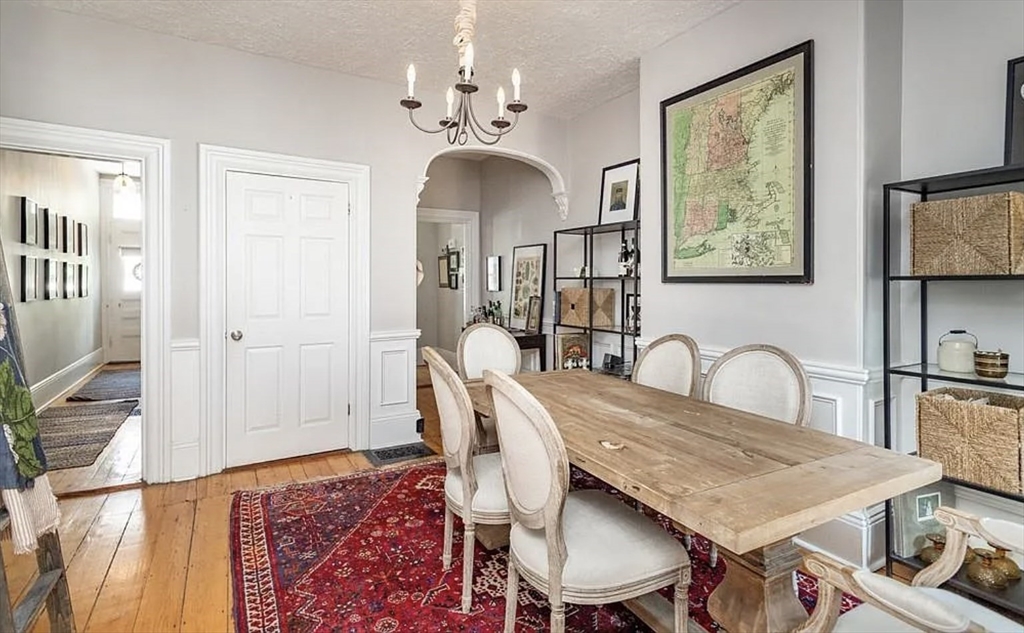 262 W 5th St