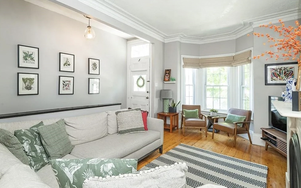 262 W 5th St