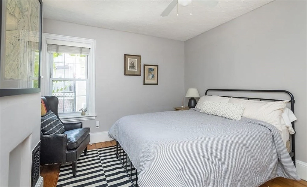 262 W 5th St