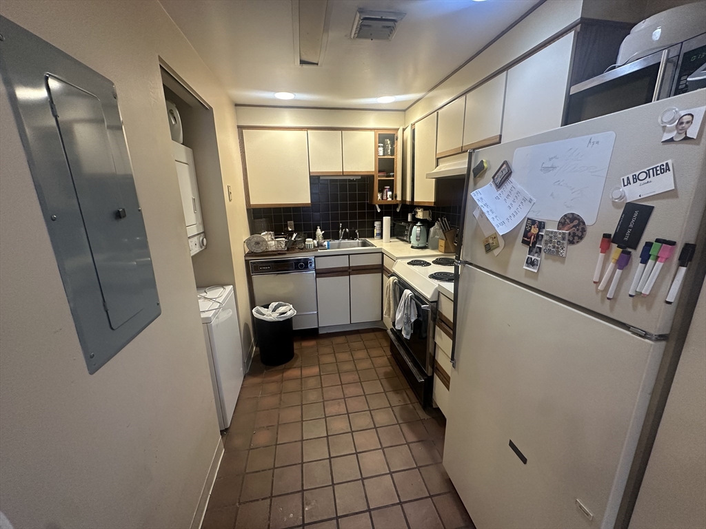 102 Gainsborough Street # 302E