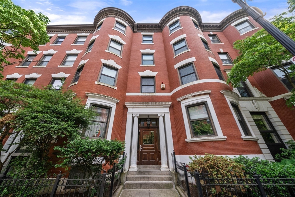 96 Gainsborough St # 6W