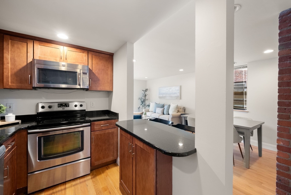 96 Gainsborough St # 6W