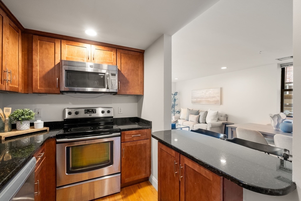 96 Gainsborough St # 6W