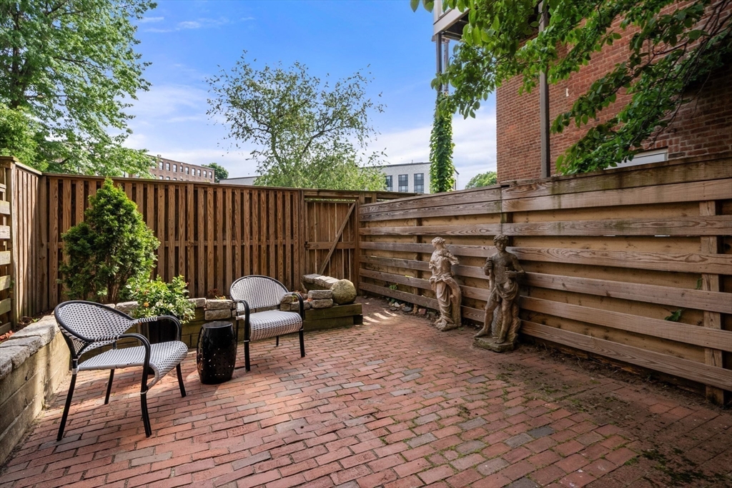 96 Gainsborough St # 6W
