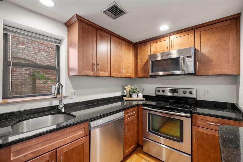 96 Gainsborough St # 6W