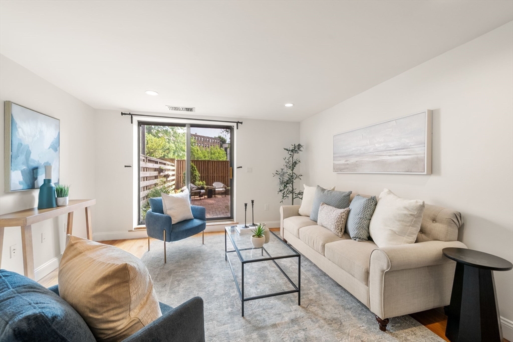 96 Gainsborough St # 6W