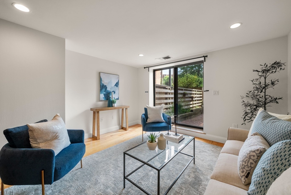 96 Gainsborough St # 6W