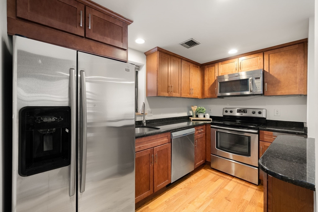96 Gainsborough St # 6W