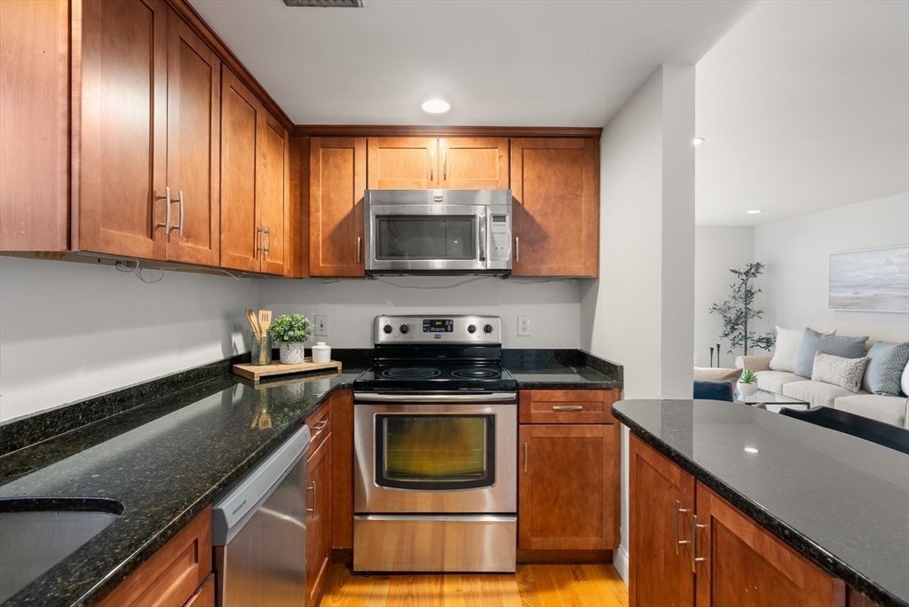 96 Gainsborough St # 6W