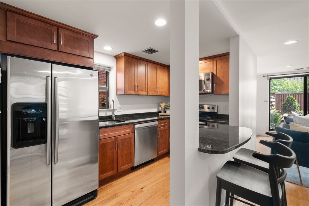 96 Gainsborough St # 6W