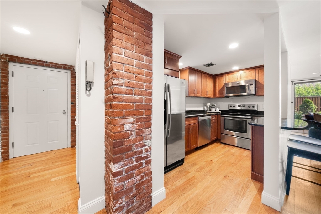 96 Gainsborough St # 6W