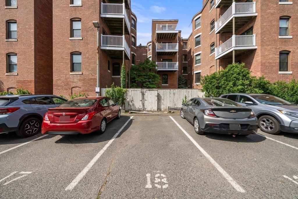 96 Gainsborough St # 6W