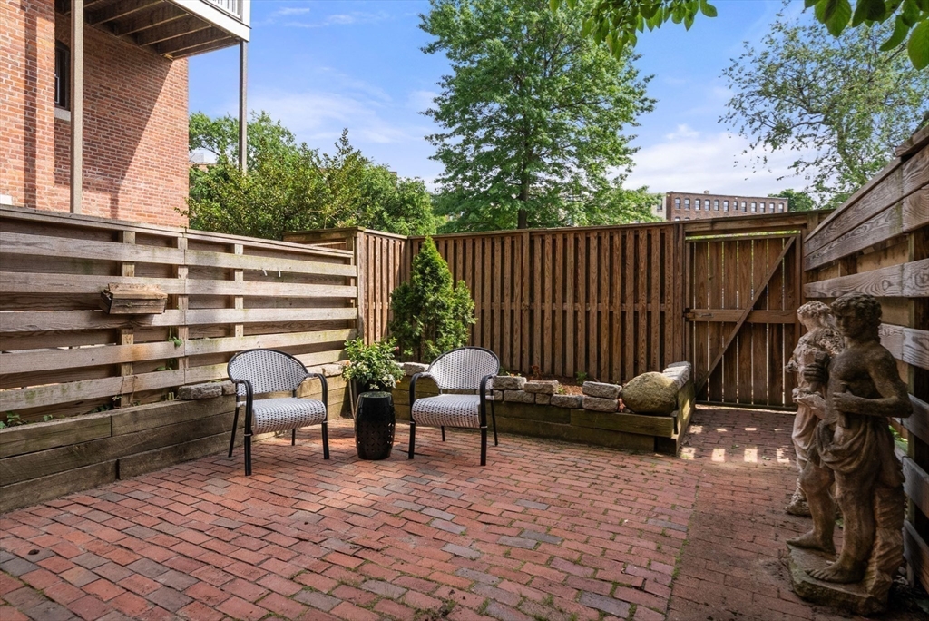 96 Gainsborough St # 6W