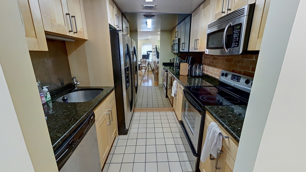 103 Gainsborough St. # 204