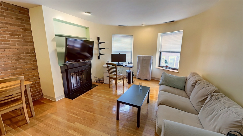 103 Gainsborough St. # 204