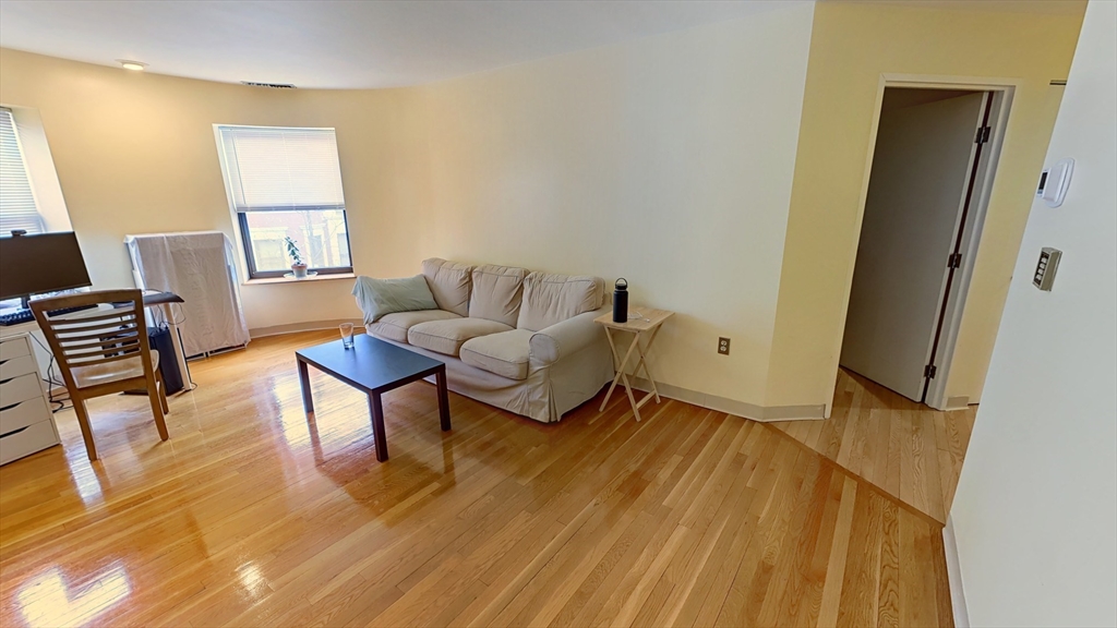 103 Gainsborough St. # 204