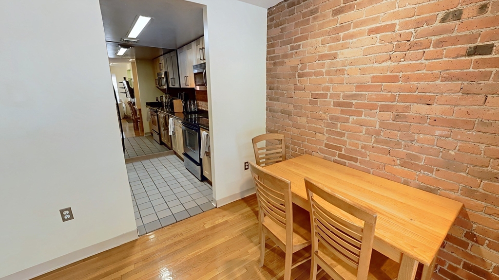 103 Gainsborough St. # 204