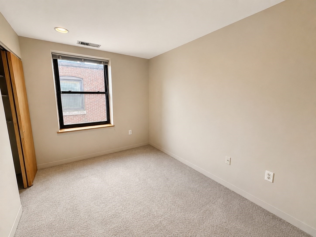 87 Gainsborough Street # 407